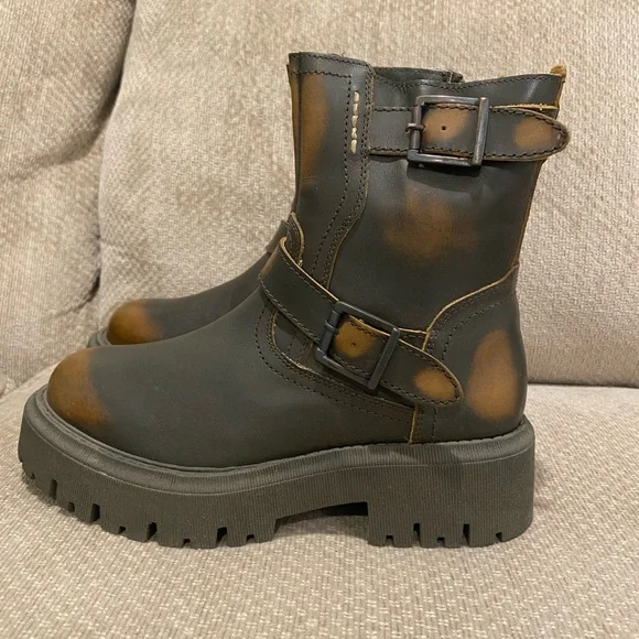 Steve Madden distressed boots - Picture 3 of 6